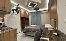 Luxury Semi Basement Apartment With Terrace